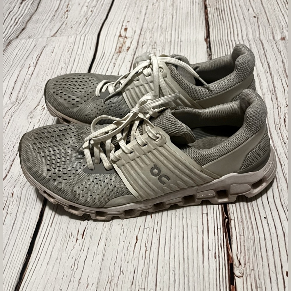 On Cloud Cloudswift Sneaker- Size W9